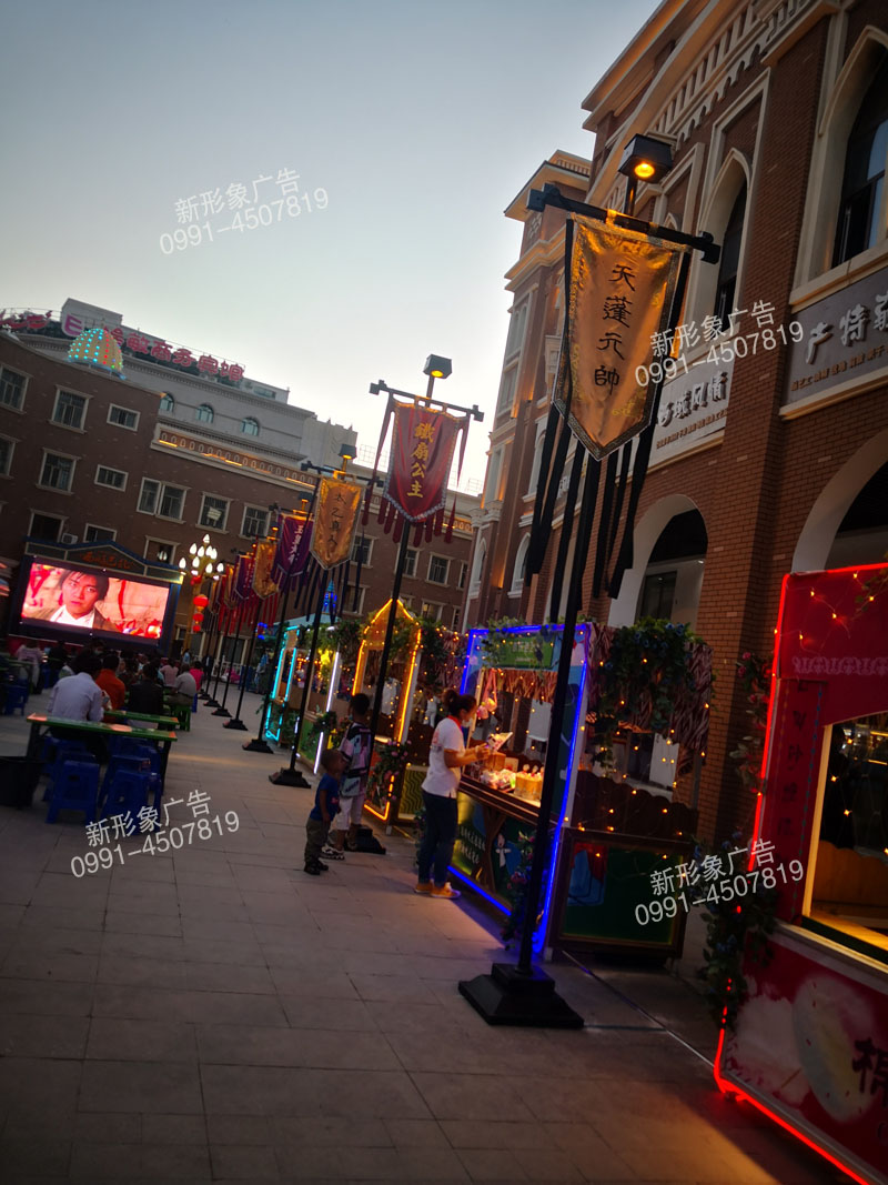 戶外旗桿燈制作，具有照明、獨(dú)特的美陳裝飾。