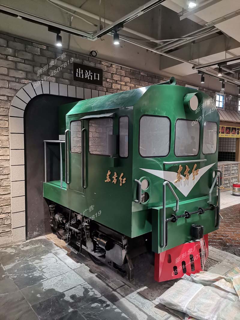 商業(yè)街情景造型設(shè)計(jì)制作，商場美陳造型裝飾。東方紅火車頭設(shè)計(jì)制作